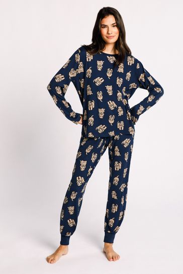 Conjunto de pijama largo de cuello redondo con estampado de cockapoo en azul de Chelsea Peers