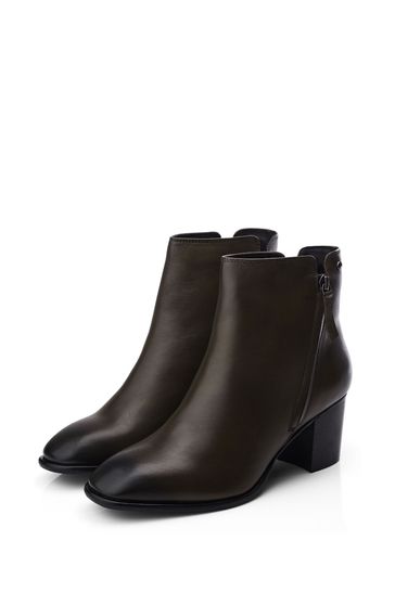 Moda in pelle black ankle deals boots