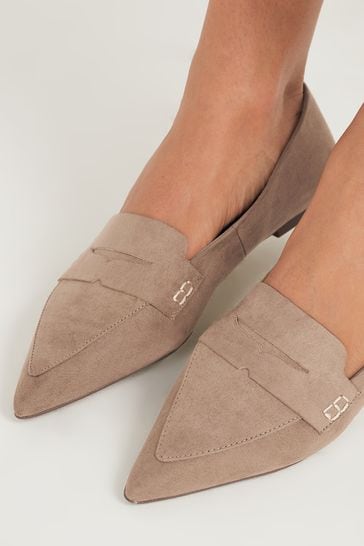Tan hotsell pointed loafers