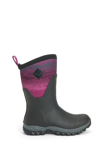 Muck deals boot shop