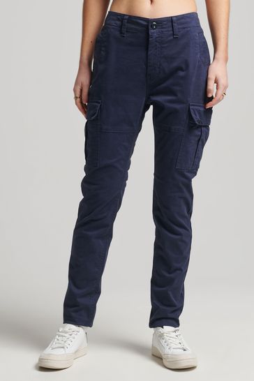 Pantalones cargo de corte slim en azul de algodón orgánico de Superdry