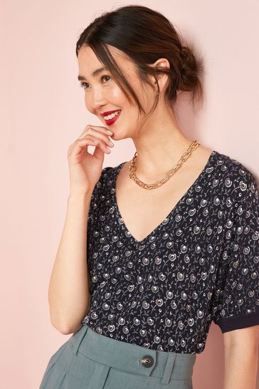 V neck clearance short sleeve