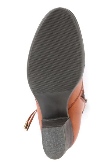 Ladies leather deals flat boots