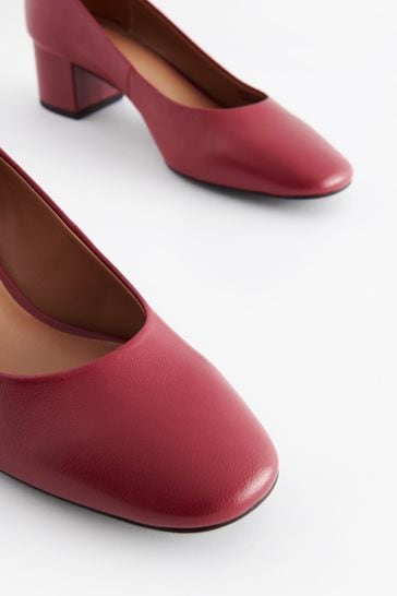 Red court hot sale shoes wide fit