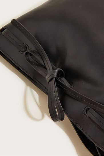 Drawstring outlet bucket bag