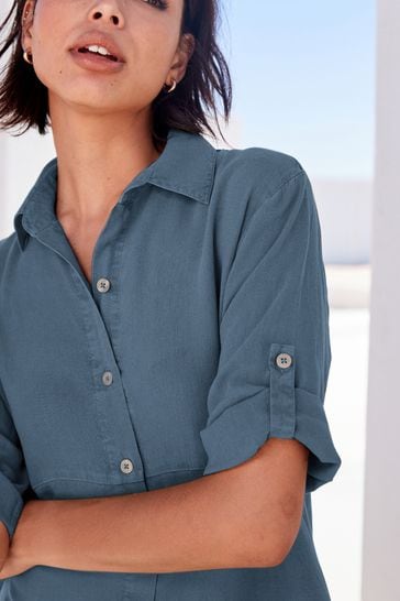 Blue button up shirt 2025 womens outfit