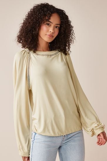 Cream bubble outlet hem top
