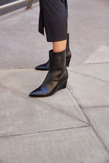 Pointed shop wedge booties