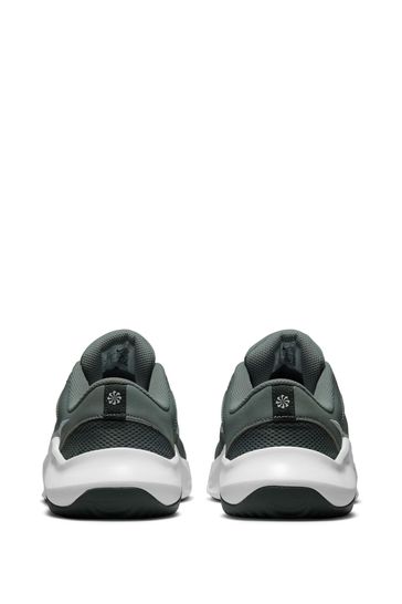 Nike essential trainer clearance