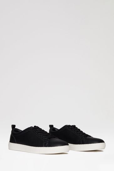 Smart all black on sale trainers