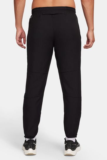 Nike running woven joggers hot sale in black