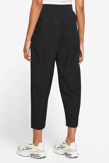 Nike essential black on sale joggers