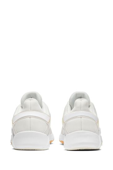 Nike white new arrivals premium dia trainers
