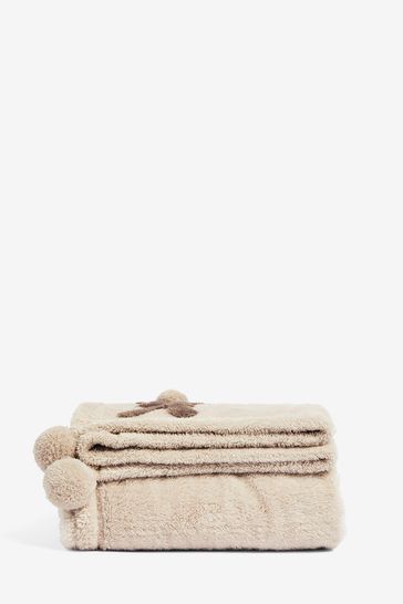 Neutral throw outlet