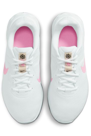 Nike zoom revolution 2025