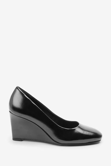 Black Forever Comfort® Round Toe Wedges