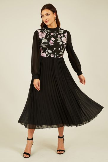 Yumi Black Long Sleeve Embroidered Midi Dress With Pleats