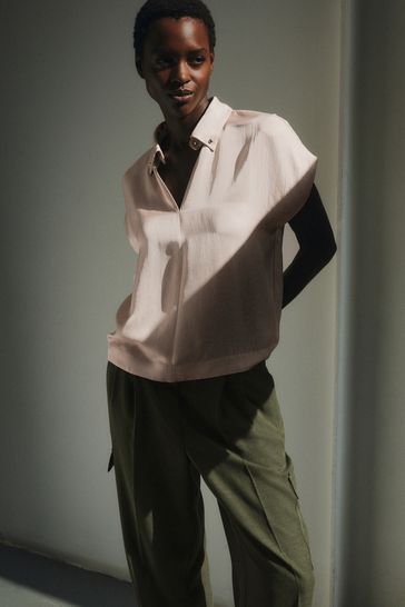 Stand v outlet neck blouse
