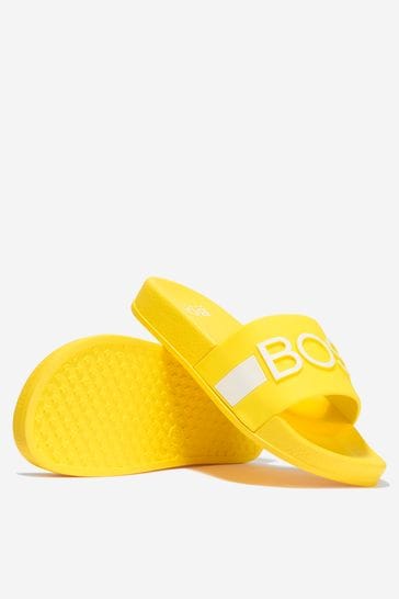 حذاء مفتوح بولي فينيل كلوريد أصفر بشعار للأولاد