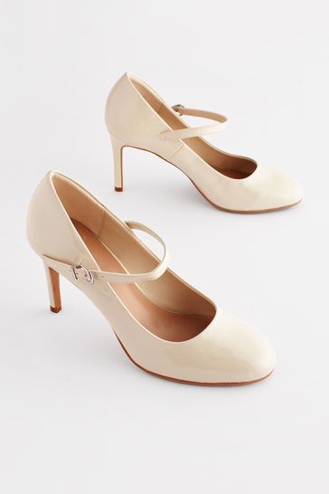 Round toe shop mary jane heels
