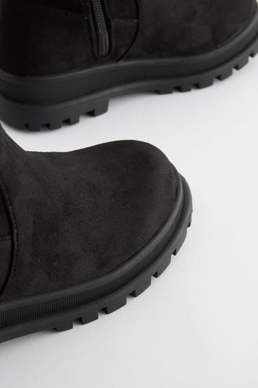 Tall pull outlet on boots