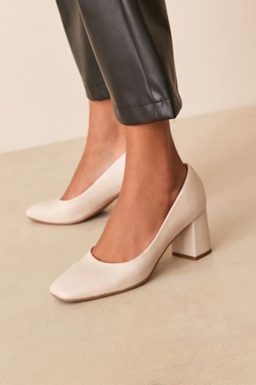 Square toe deals court shoe uk