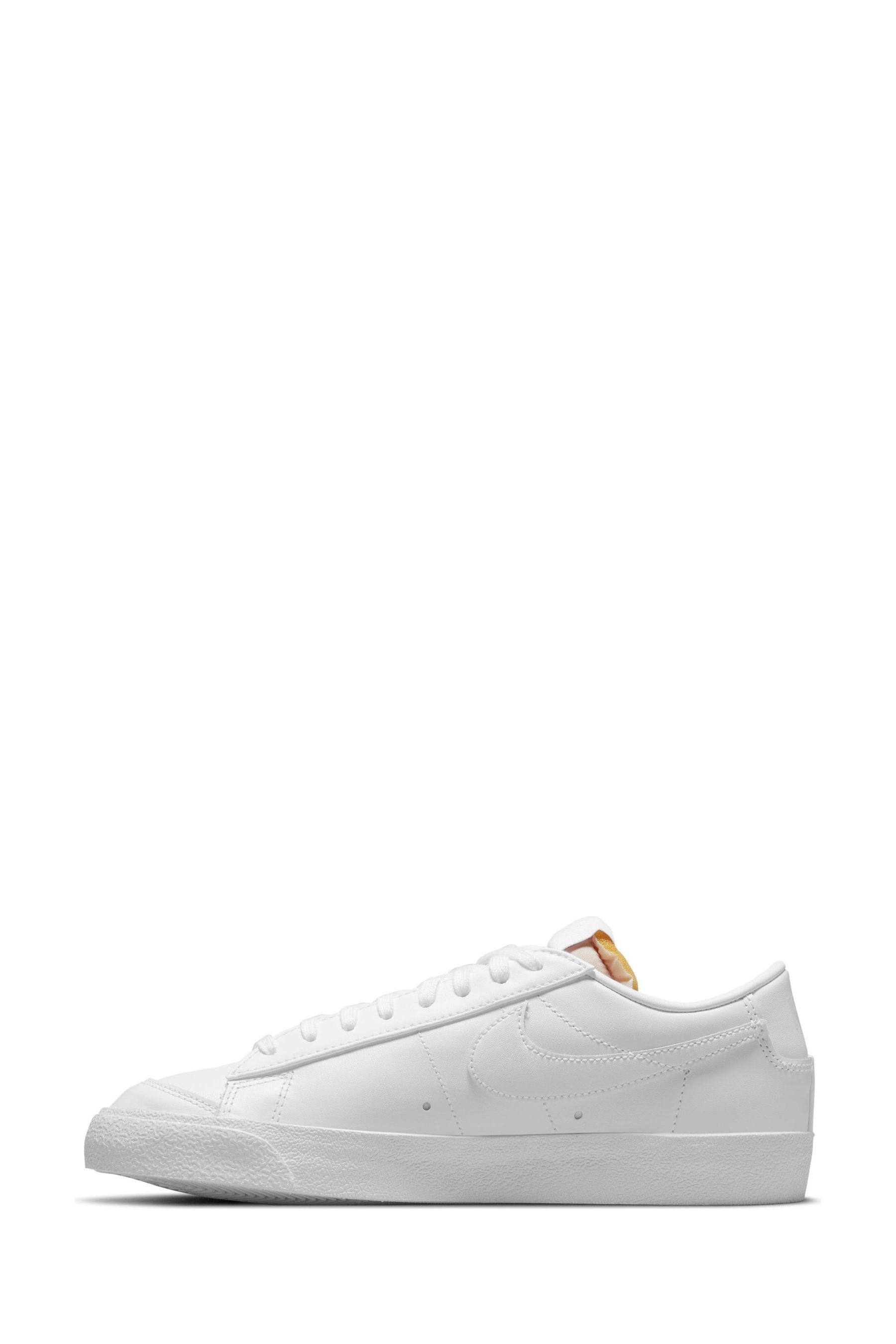 nike blazer low trainer