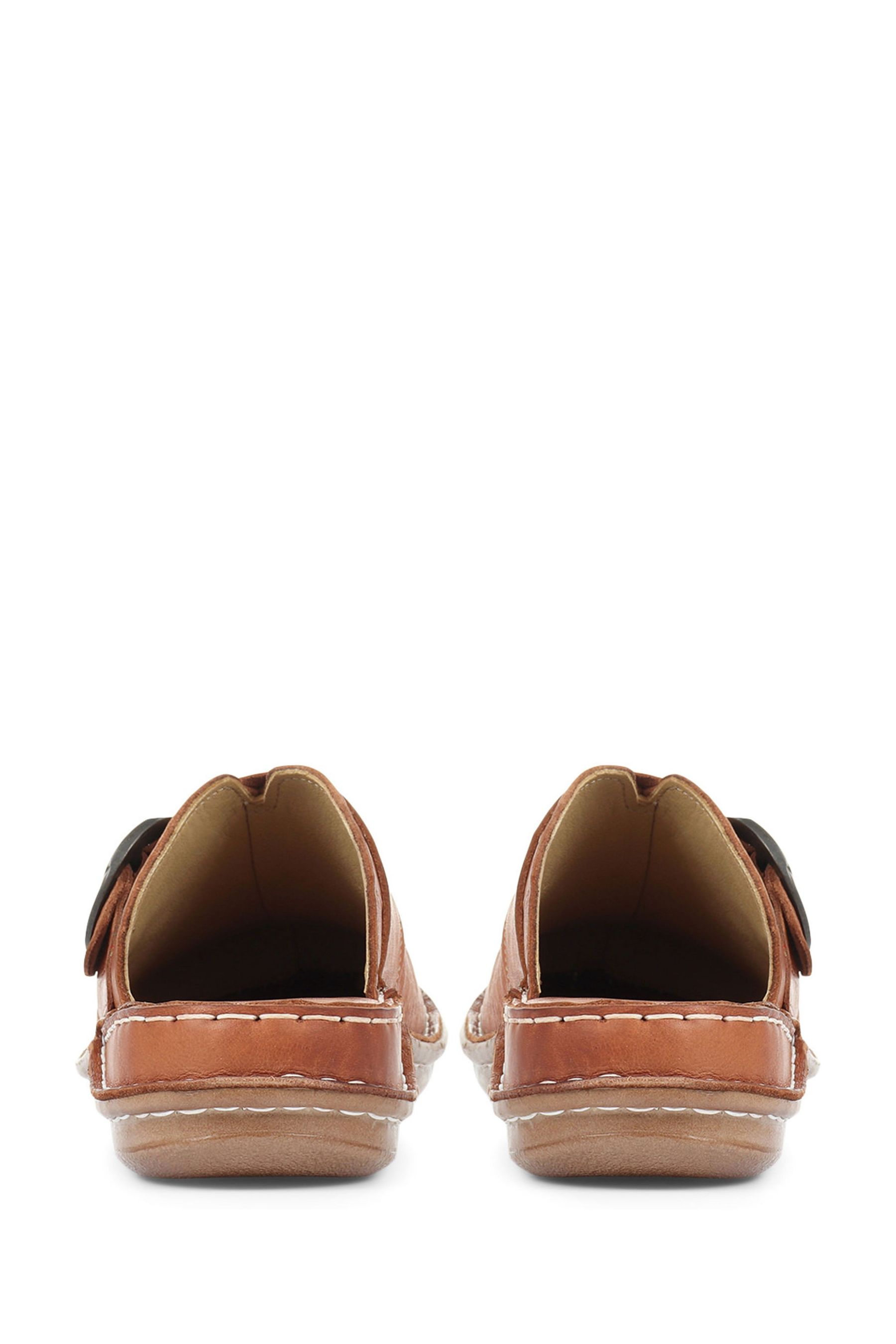 pavers casual clog