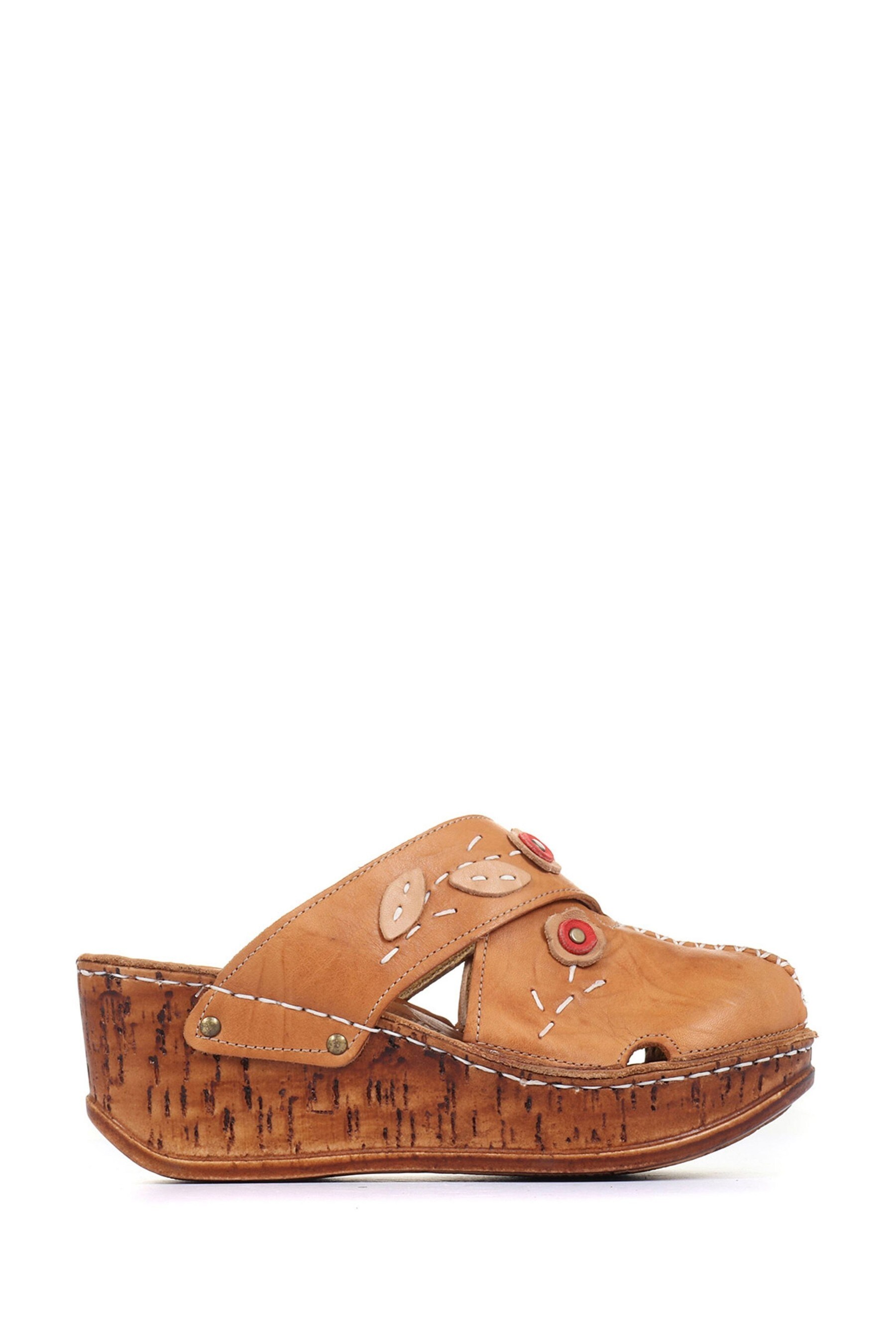 pavers casual clog