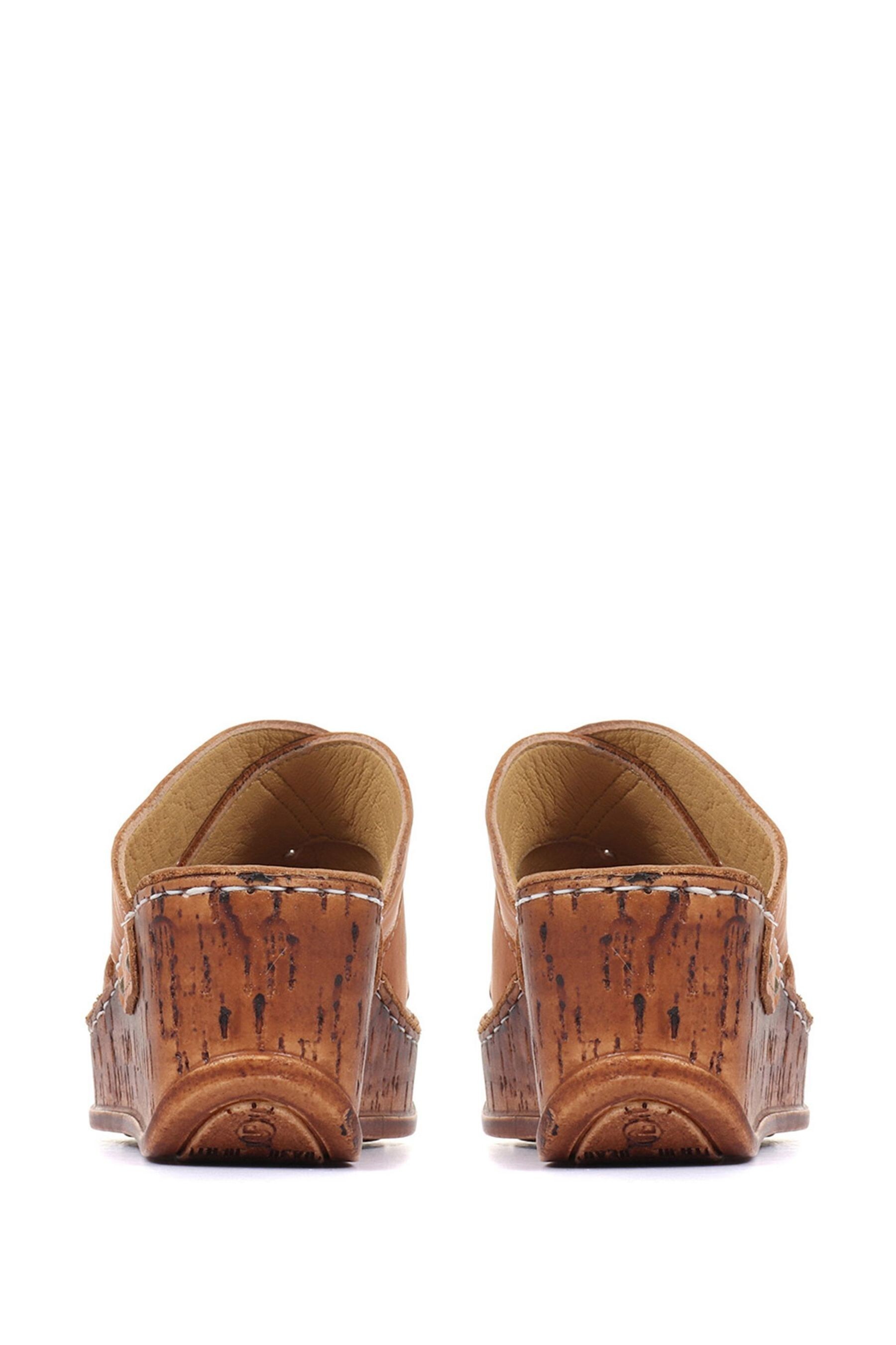 pavers casual clog