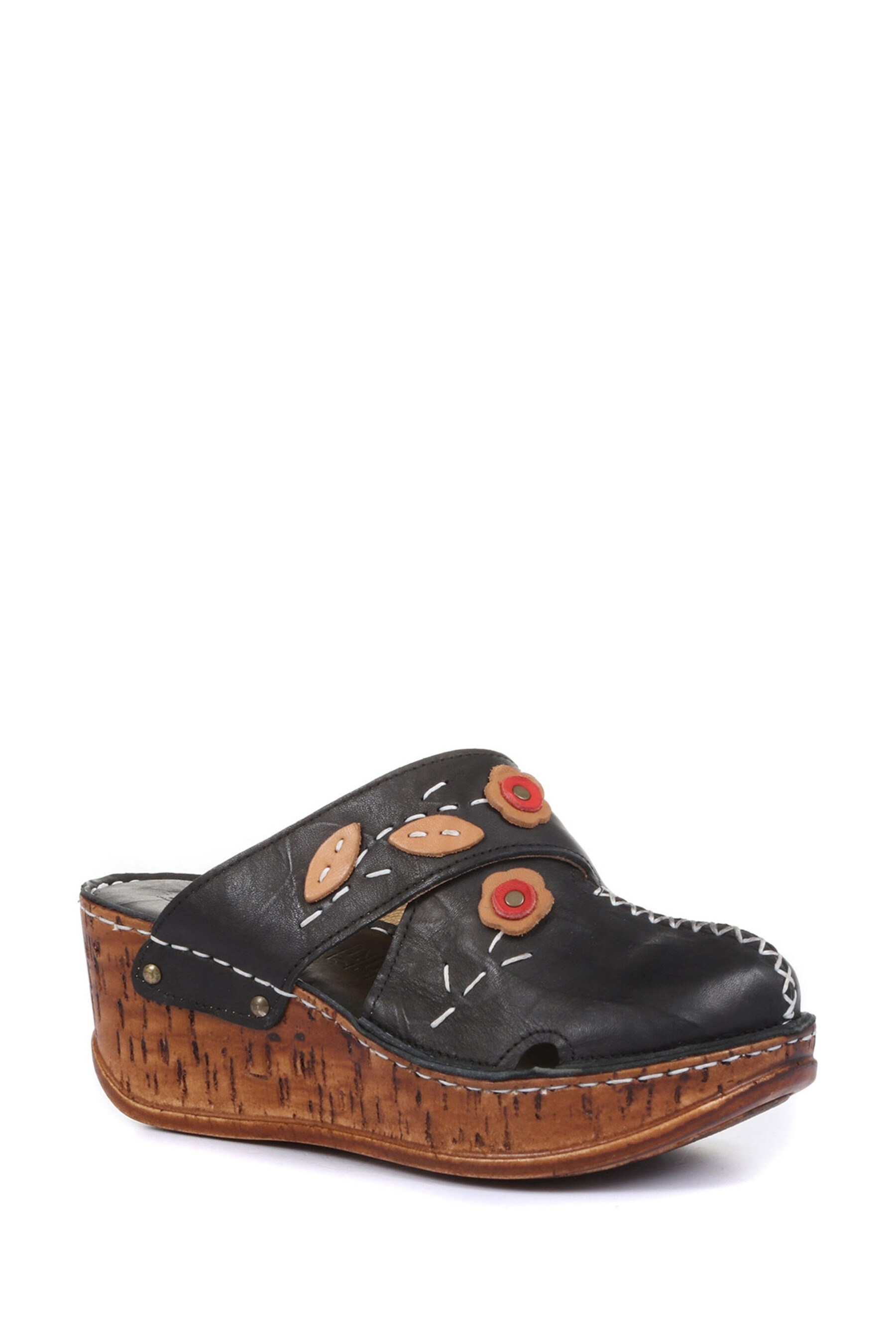 pavers casual clog