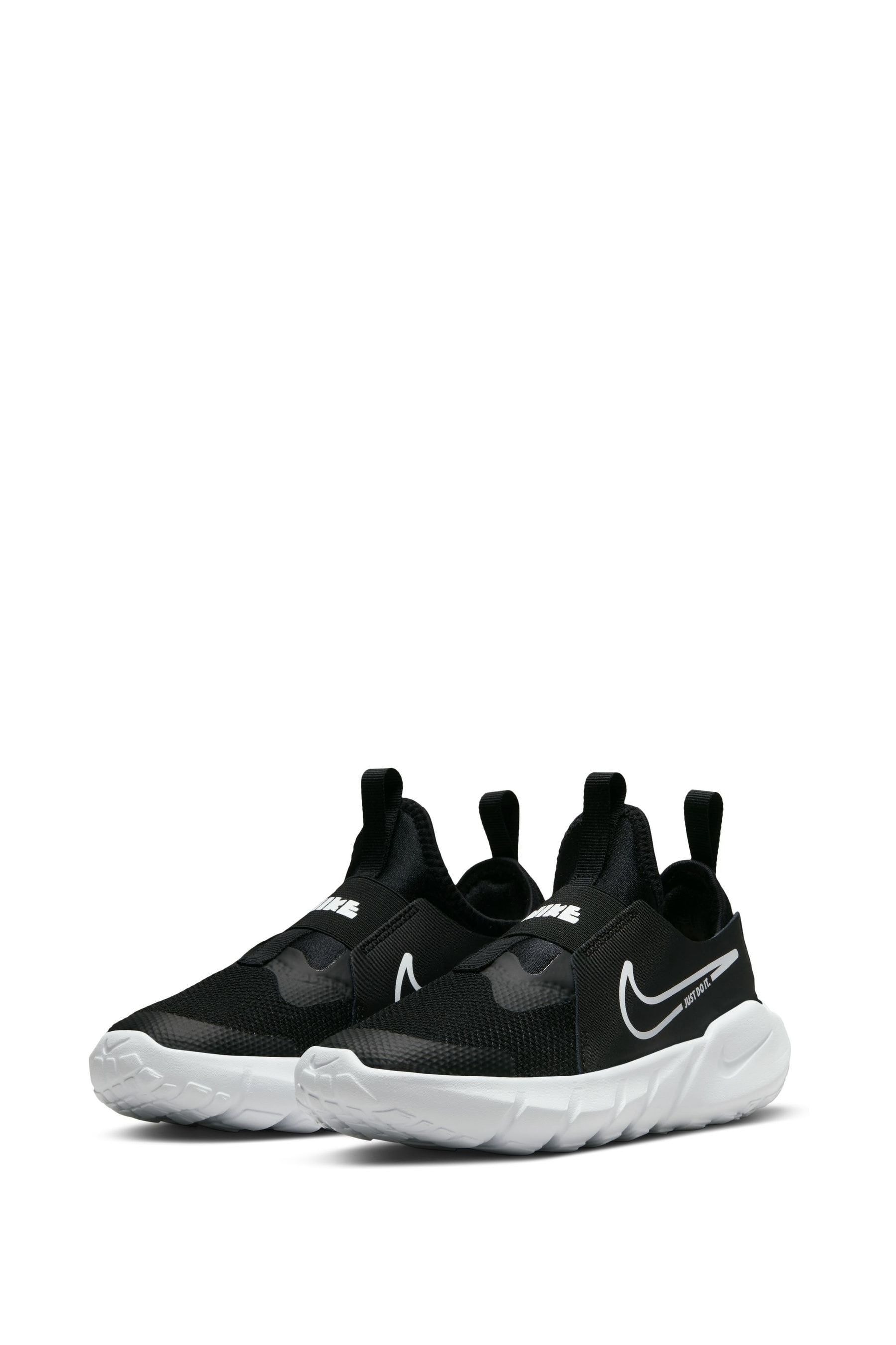 nike black and white runners