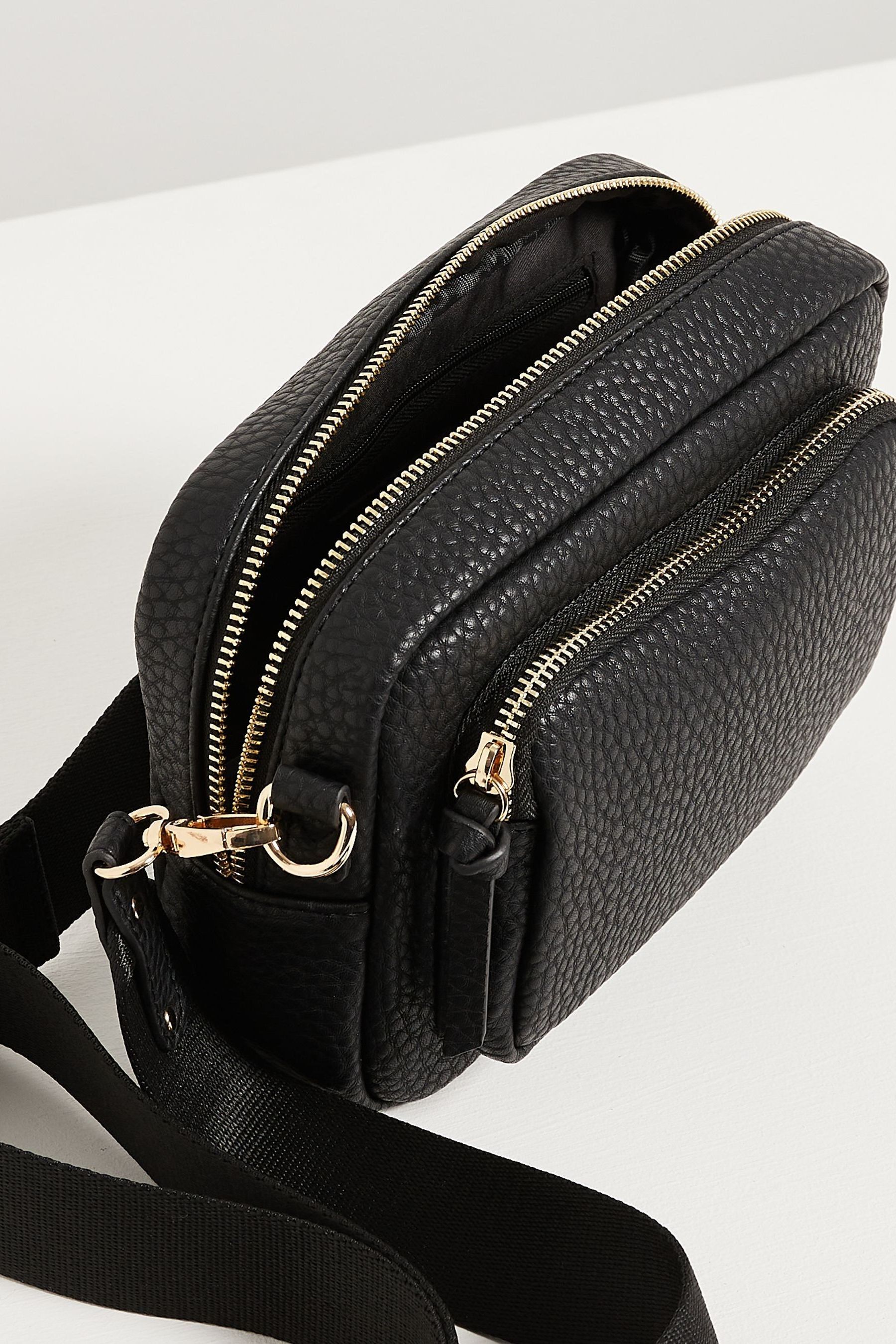 carpisa trolley bags