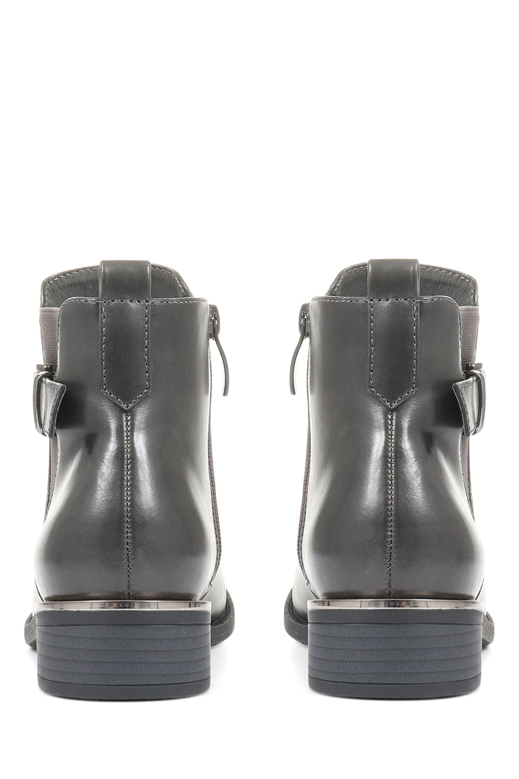 chelsea boots pavers