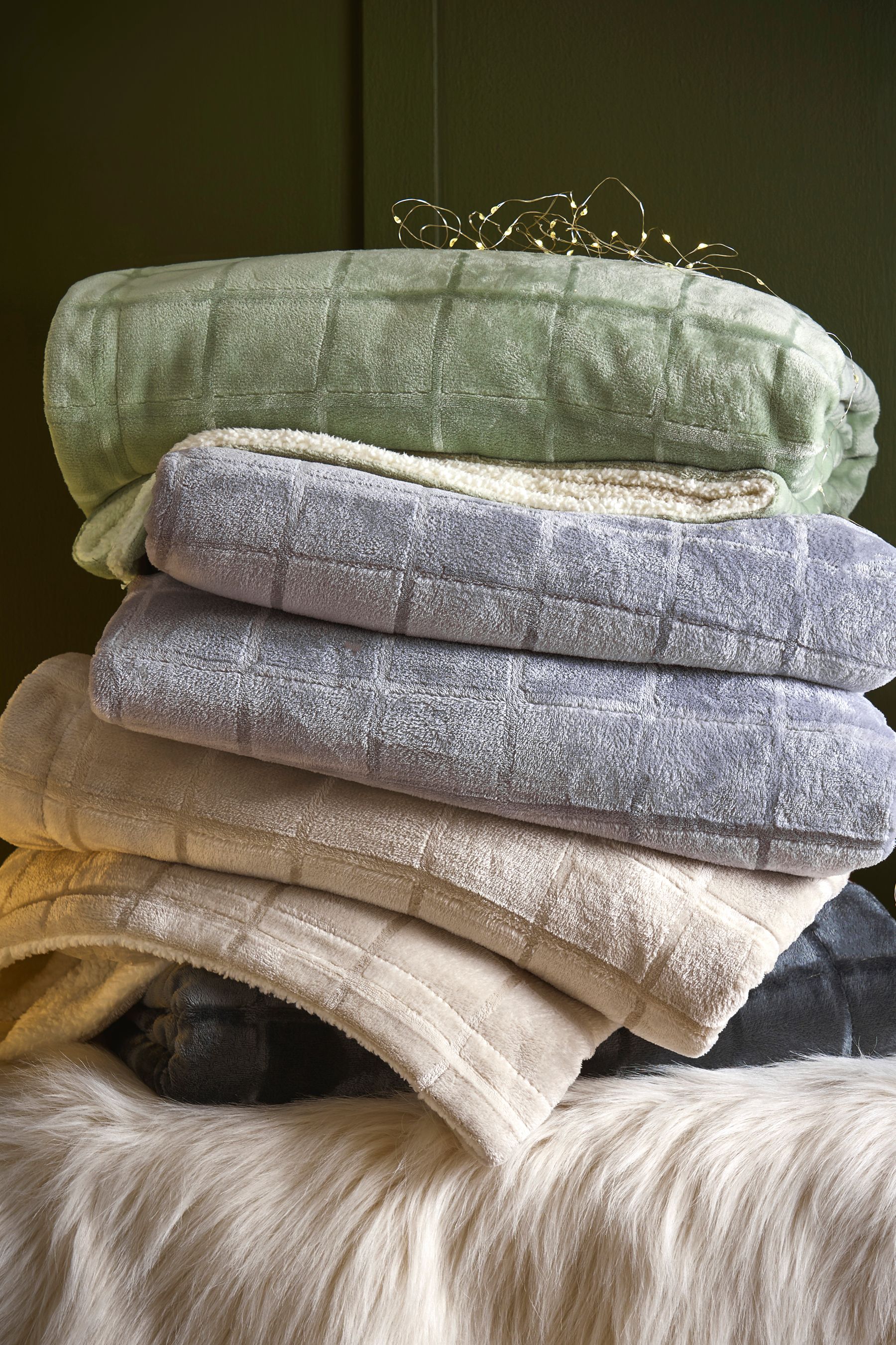 Buy Cosy Sherpa Fleece Grid Throw from Next Spain