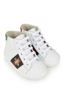 حذاء رياضي جلد أبيض بحزام لاصق بخطوط GUCCI من GUCCI Kids