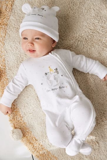 White Baby I'm New Here Zip Sleepsuit And Hat (0-6mths)