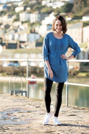 Women's Light Blue Denim Shirt, Black Leggings, Black Leather Knee High  Boots, Tan Knit Scarf | Lookastic