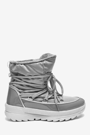water resistant snow boots