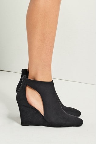 Closed boots new arrivals