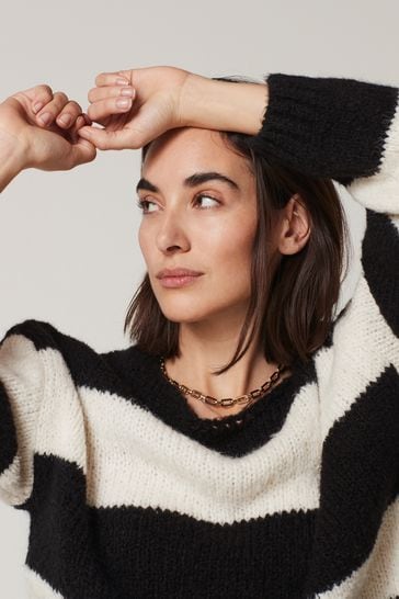 Black and white off white jumper best sale