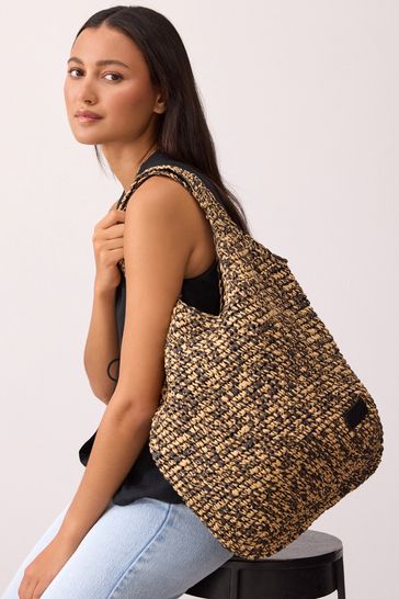 Bolso de hombro con diseño monocromático de paja