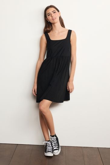 Black sleeveless hotsell skater dress