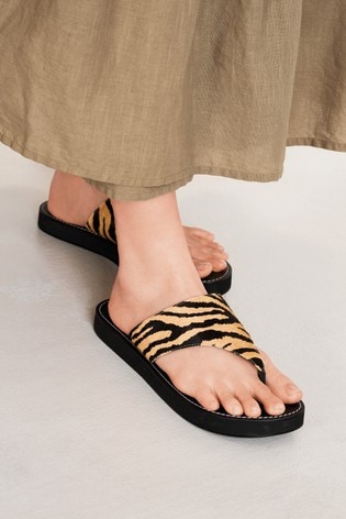 toe post mules