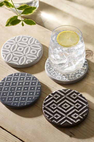 Juego de 4 posavasos de cerámica gris con diseños geométricos