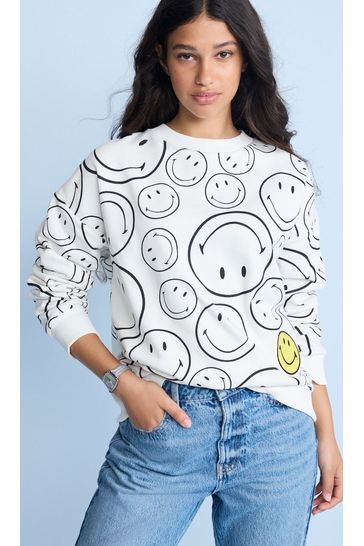 Smiley™ Ecru White License Graphic Sweatshirt