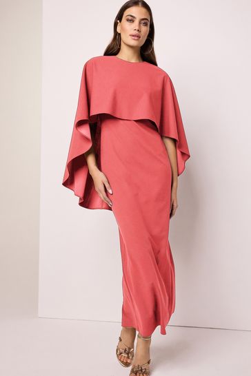 Vestido largo con detalle de capa en rosa coral