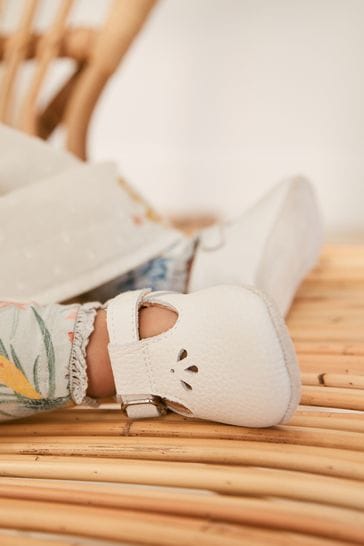 Zapatos de bebé de cuero blanco con tira en T (0-24 meses)