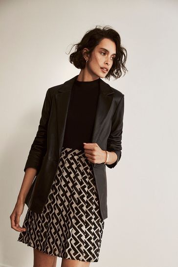 Black pleated mini sales skirt evening gowns