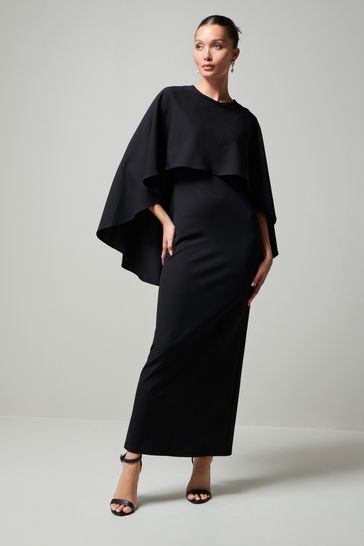 Vestido largo negro con detalle de capa